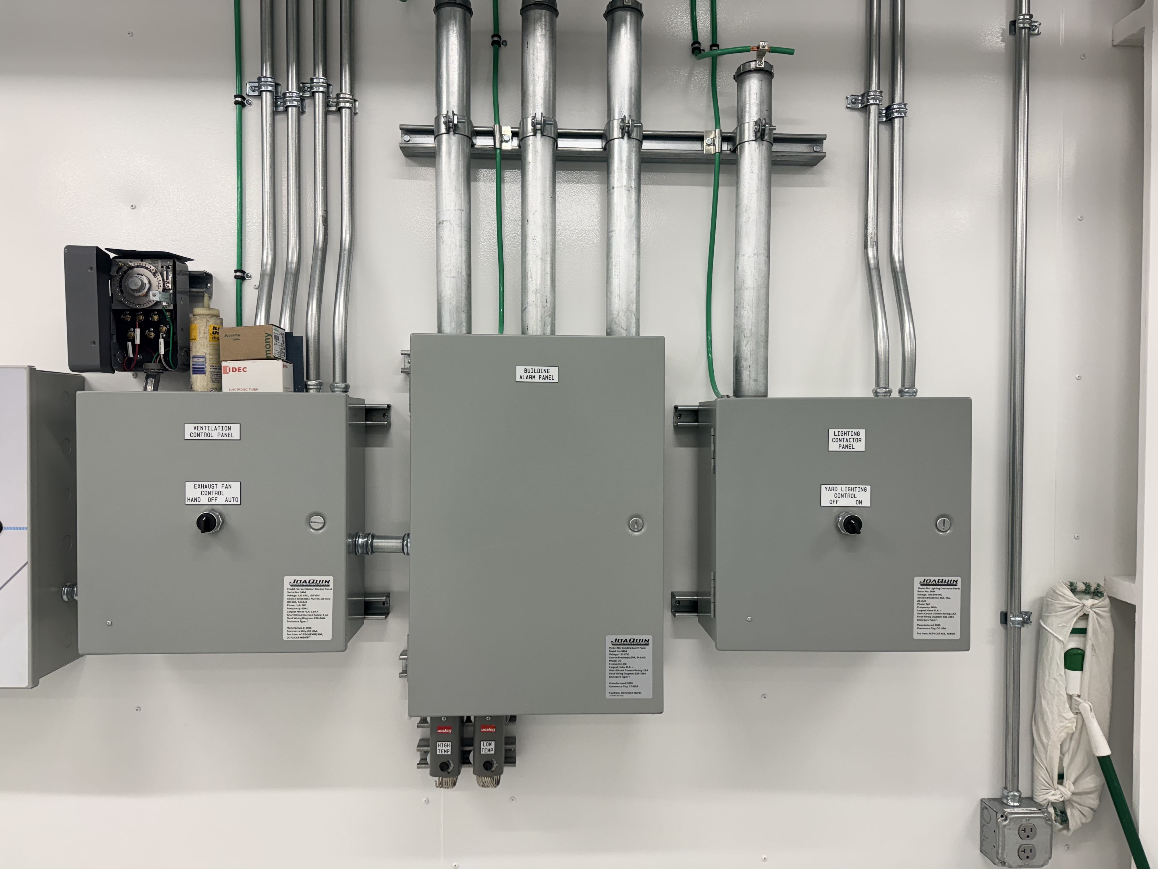 Switchgear wall junctions